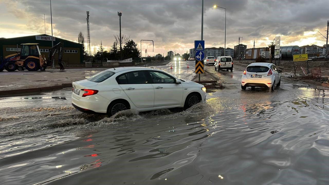 Niğde’de sağanak ve fırtına etkili oldu
