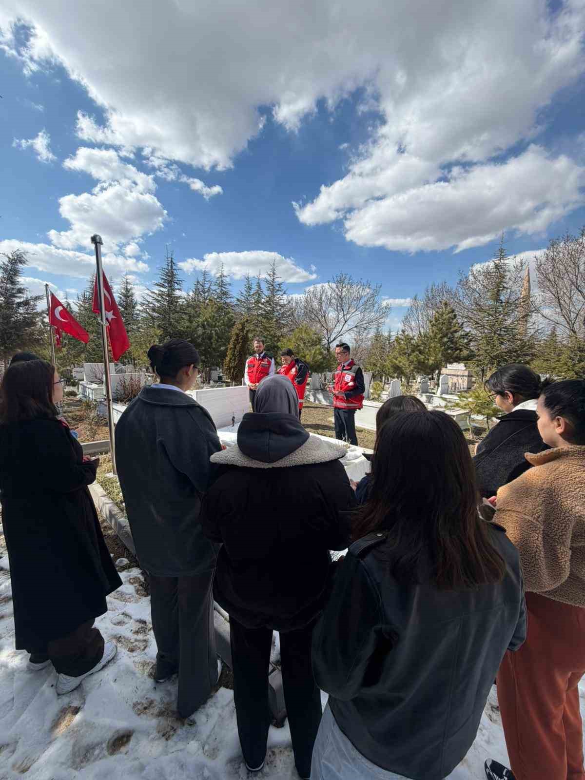 Niğde’de şehit kabirlerine anlamlı ziyaret
