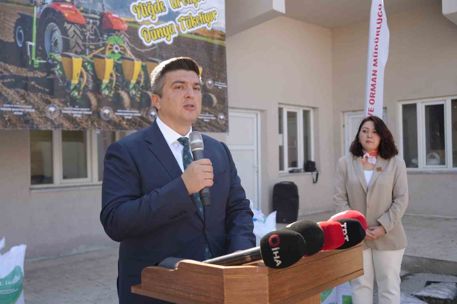 Niğde’de üreticilere tohum ve çilek fidesi desteği: 522 üreticiye dağıtım yapıldı
