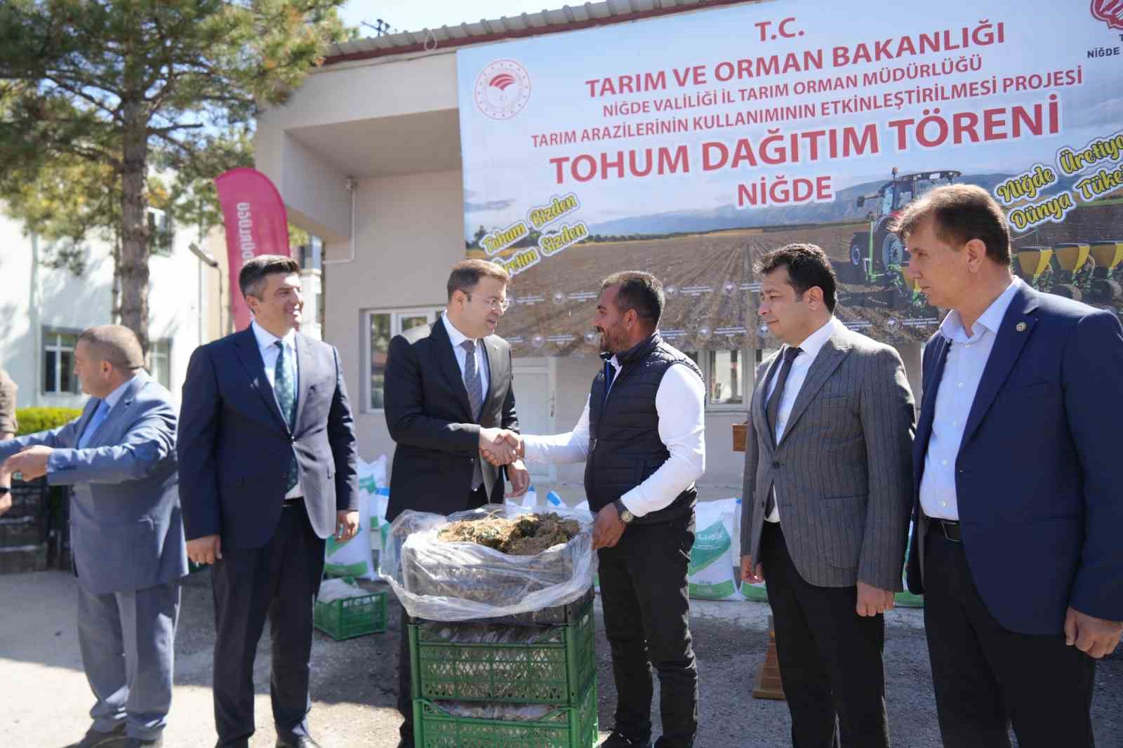 Niğde’de üreticilere tohum ve çilek fidesi desteği: 522 üreticiye dağıtım yapıldı
