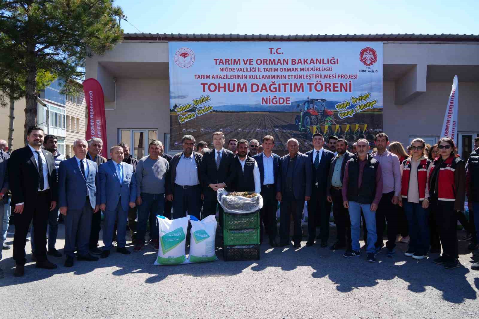 Niğde’de üreticilere tohum ve çilek fidesi desteği: 522 üreticiye dağıtım yapıldı
