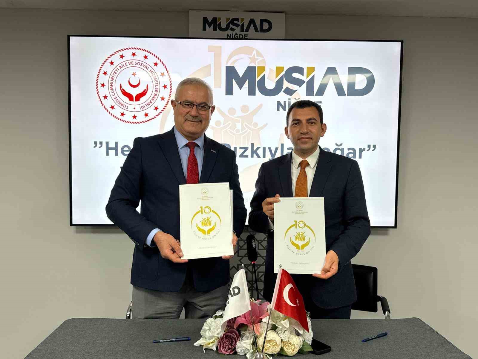 Niğde’de yeni evlenen çiftlere yeni doğan destek çantası desteği
