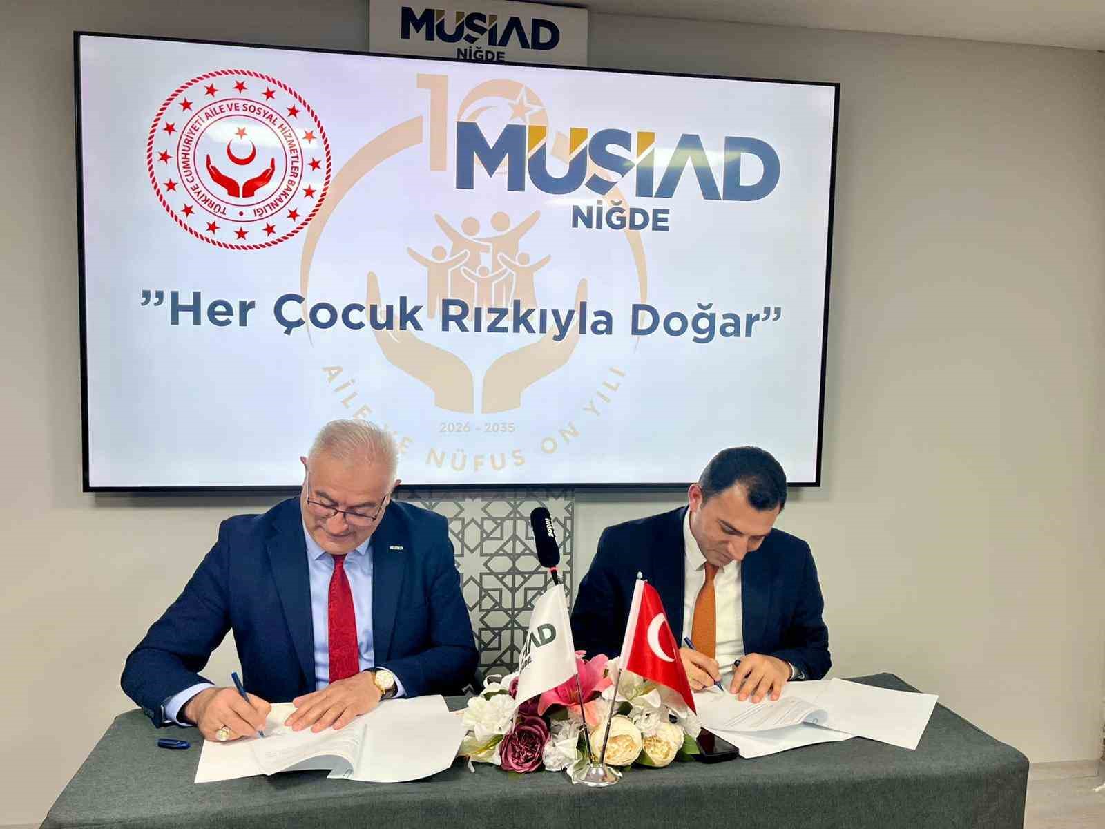 Niğde’de yeni evlenen çiftlere yeni doğan destek çantası desteği
