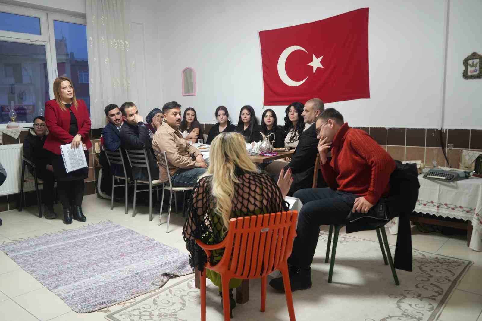 Niğde’deki drama kursu, katılımcılarına özgüven kazandırıyor
Niğde’deki drama kursu, katılımcılarına özgüven kazandırıyor