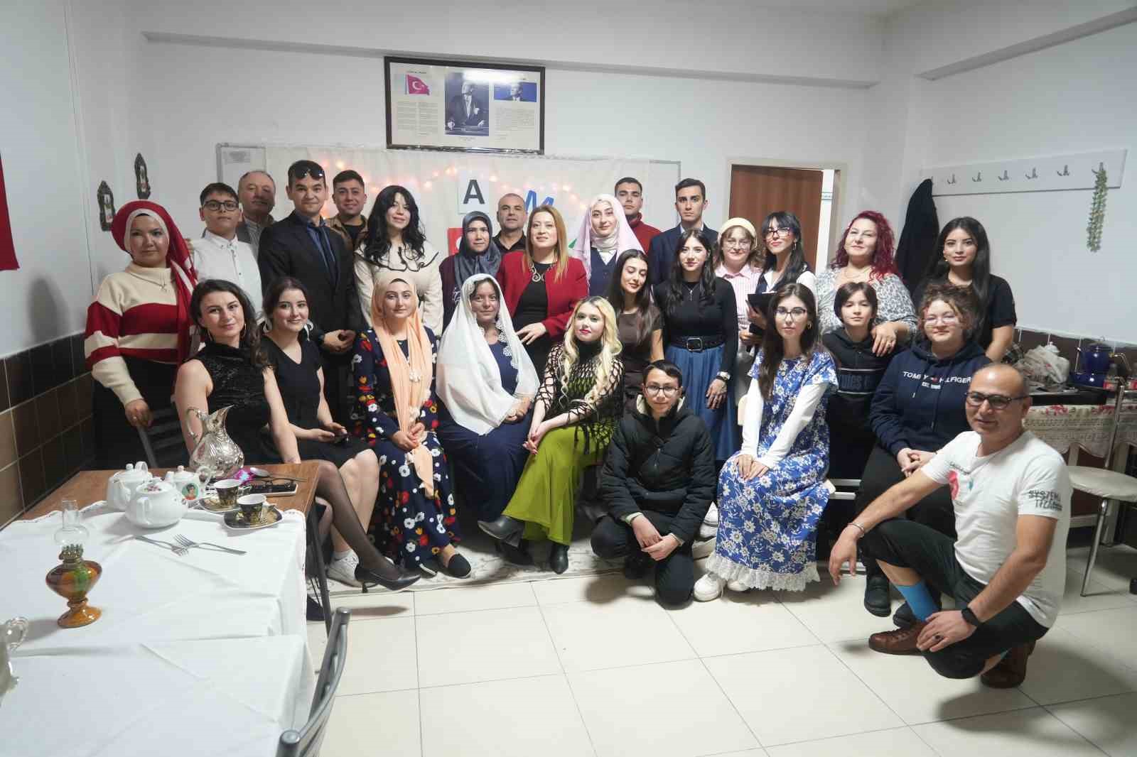 Niğde’deki drama kursu, katılımcılarına özgüven kazandırıyor
Niğde’deki drama kursu, katılımcılarına özgüven kazandırıyor