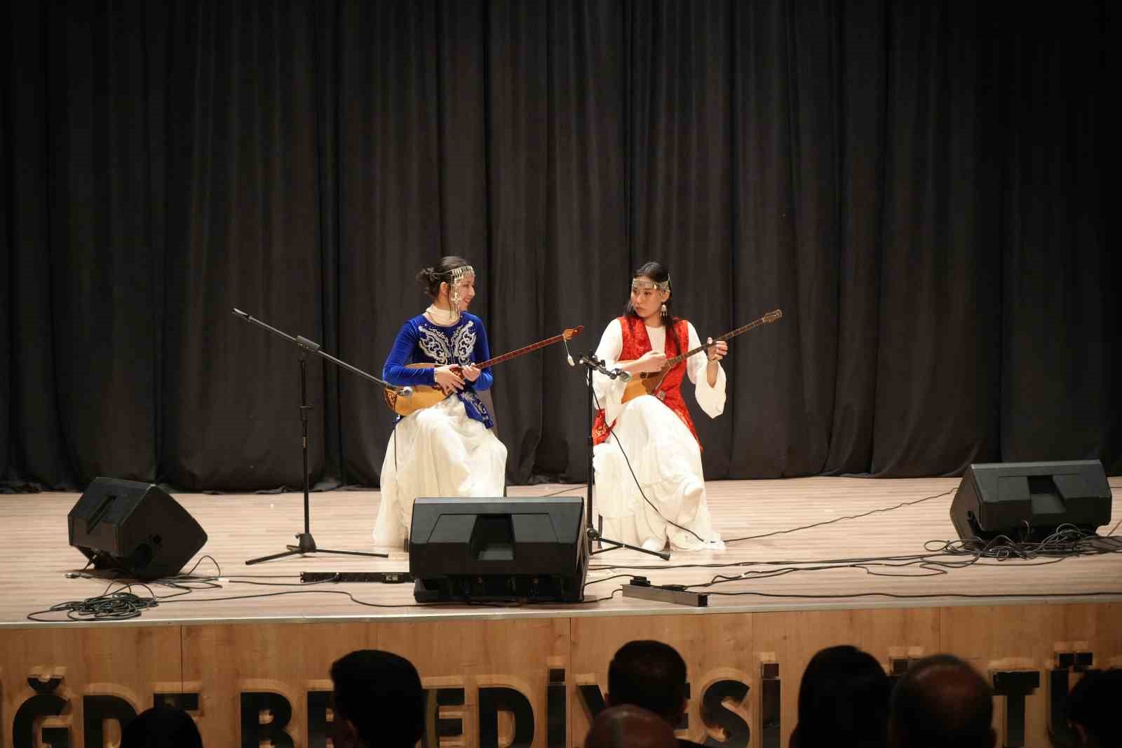 Niğde’deki Nevruz etkinliklerinde Türk dünyası ezgileri sahnelendi
