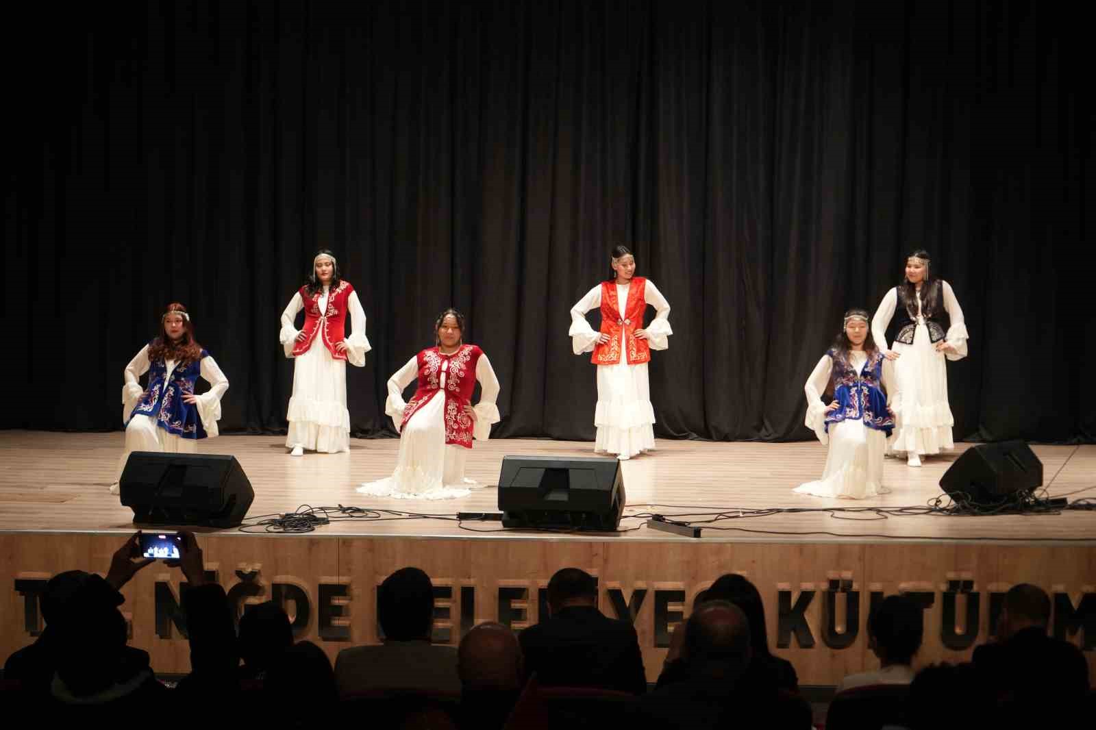 Niğde’deki Nevruz etkinliklerinde Türk dünyası ezgileri sahnelendi
