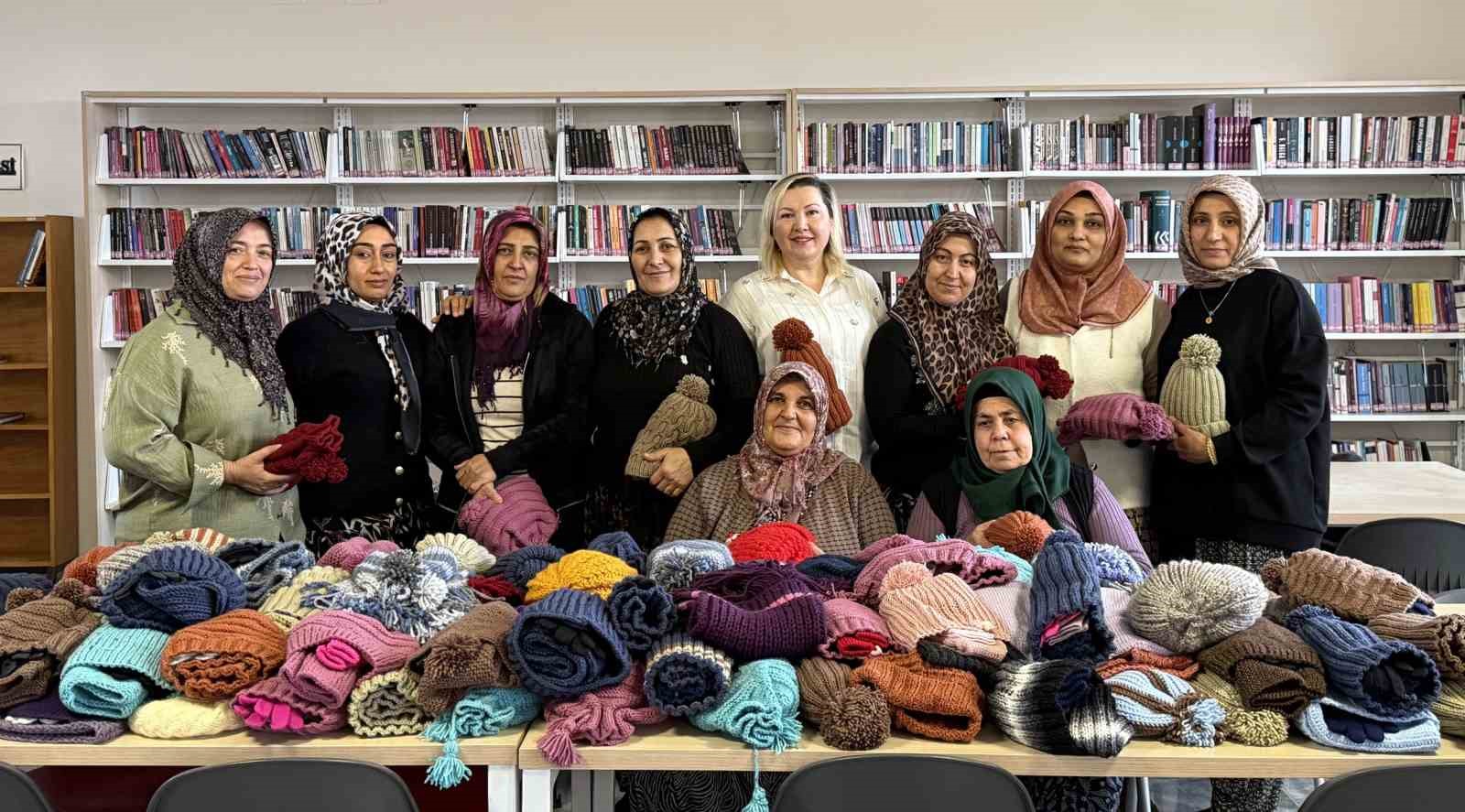 Niğdeli kadınlar Ahlatlı köy çocuklarının içini ısıttı
