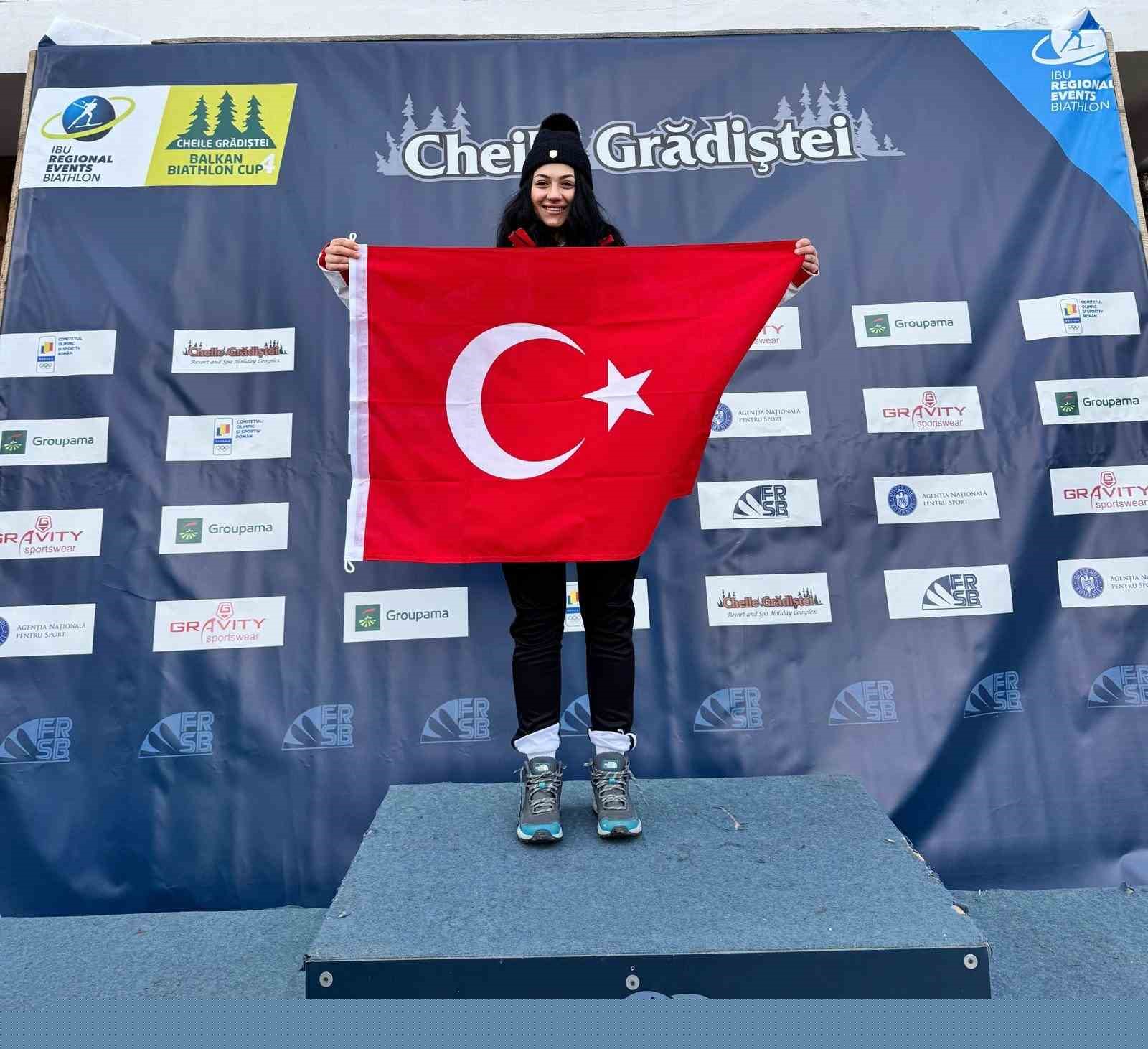 Niğdeli sporcu Ebru Tuncer’den çifte gurur
