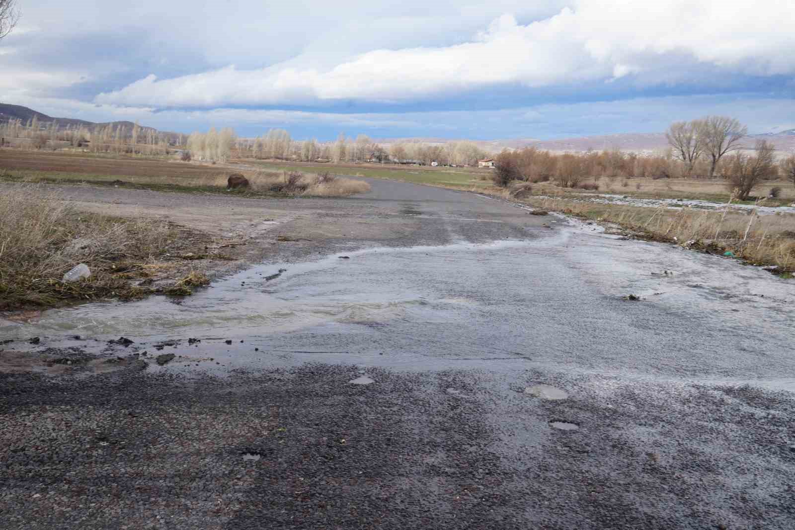 Niğde’nin Çiftlik ilçesinde yağışın ardından taşkınlar yaşandı
