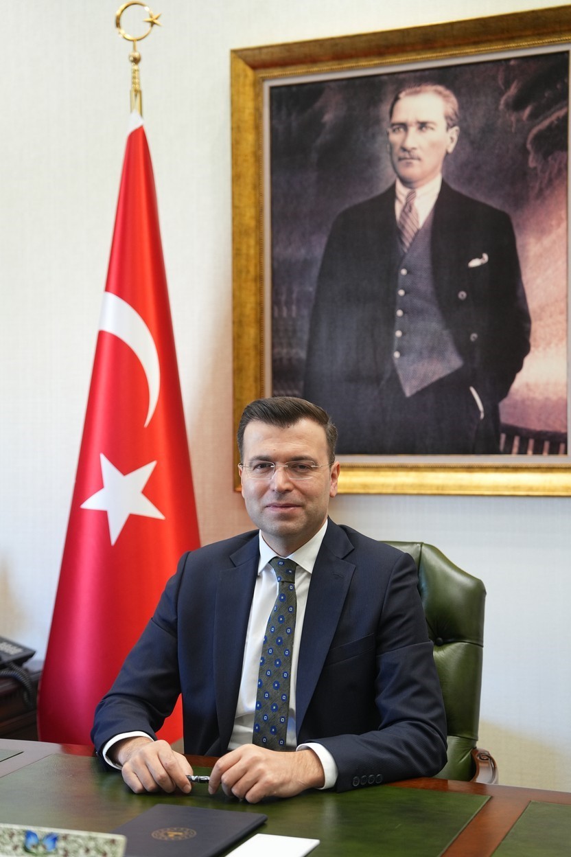 Niğde’nin yeni valisi Nedim Akmeşe oldu
Niğde’nin yeni valisi Nedim Akmeşe oldu