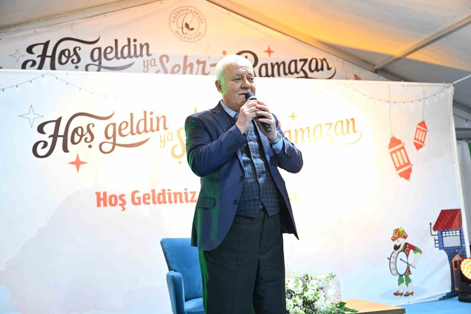 Nihat Hatipoğlu, Ramazan sohbetiyle Gaziosmanpaşa’da gönülleri buluşturdu
