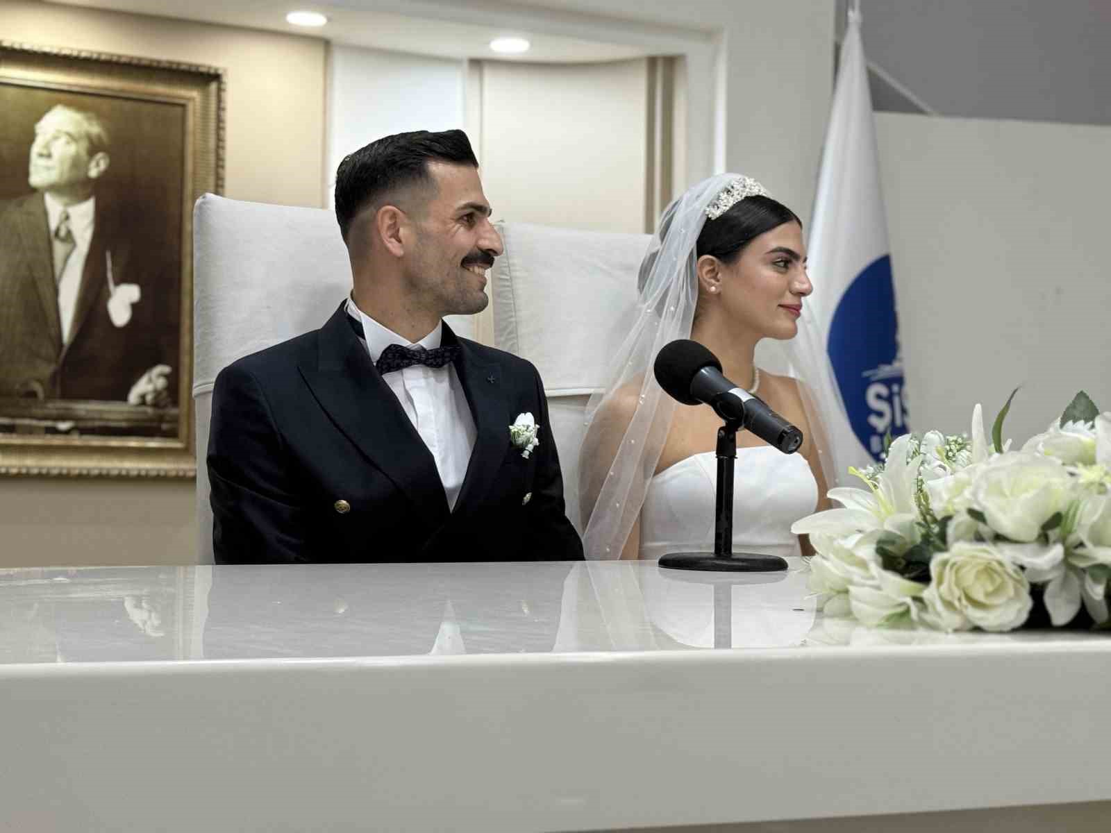 Nikah salonlarında ‘14 Şubat’ yoğunluğu: 14 çift ‘Sevgililer Günü’nde evlendi
