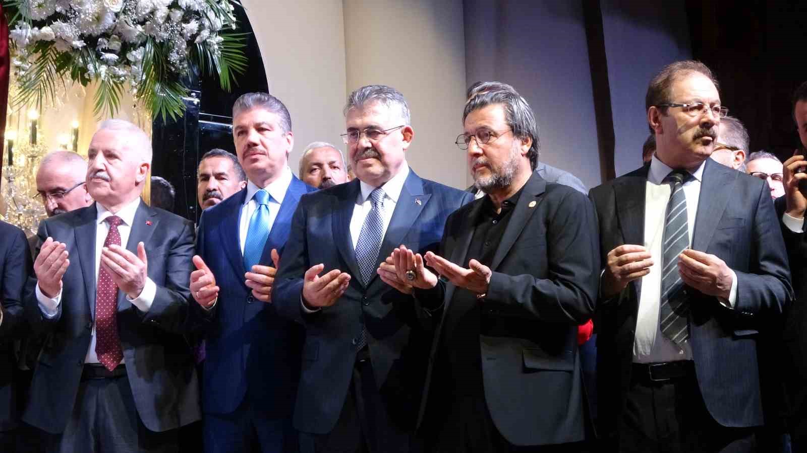 Nikah töreni siyaset camiasını bir araya getirdi
