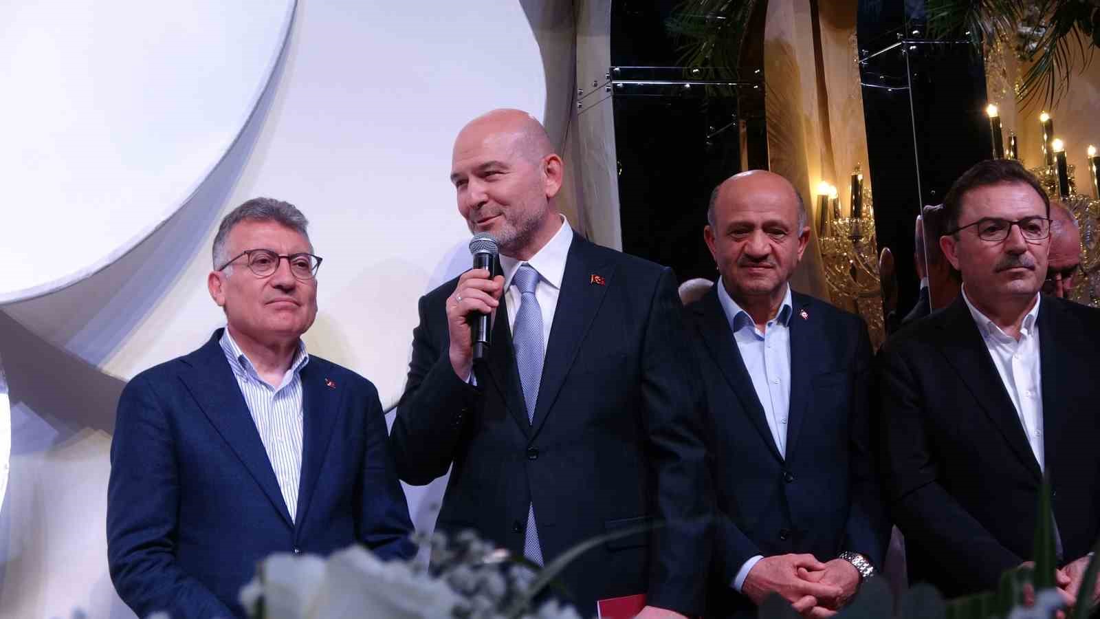 Nikah töreni siyaset camiasını bir araya getirdi
