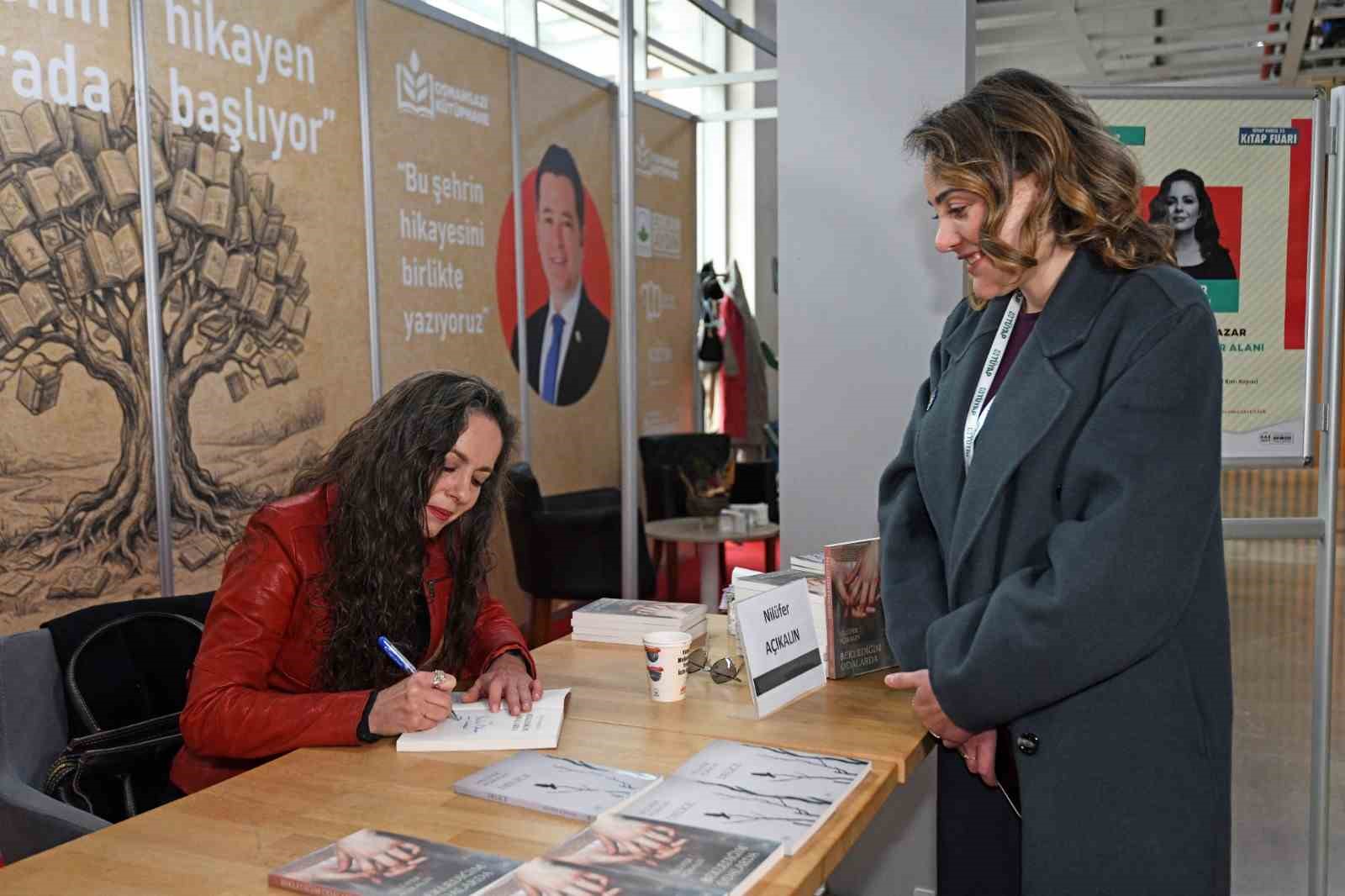 Nilüfer Açıkalın Osmangazi’de okurlarıyla buluştu
