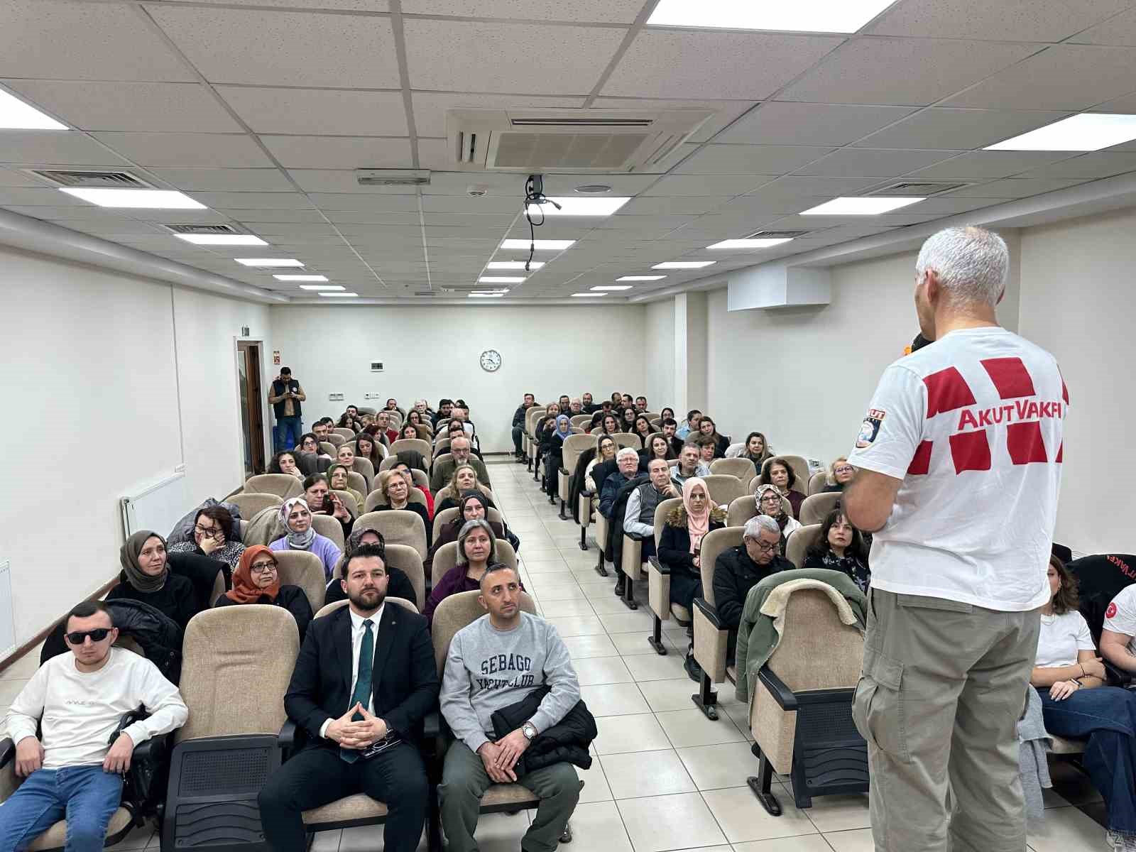 Nilüfer Belediyesi personeline "Temel Afet Bilinci" eğitimi
