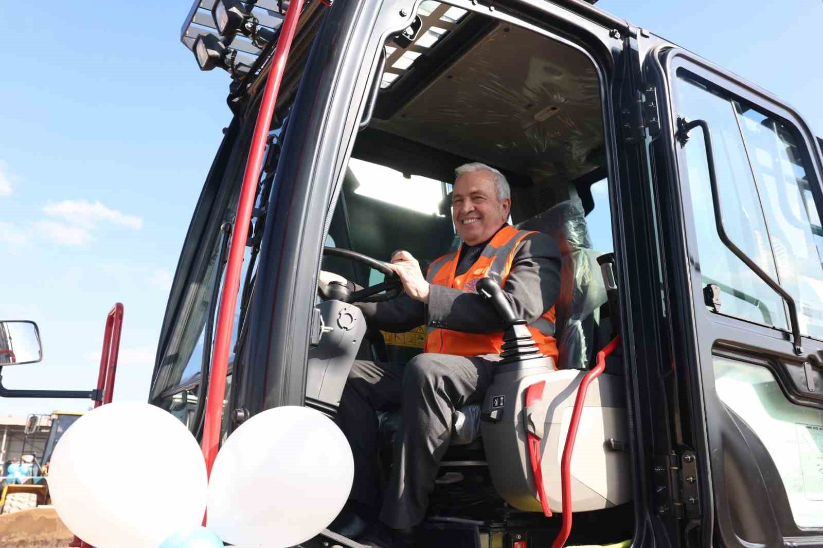 Nilüfer Belediyesi sahadaki gücünü yeni yatırımlarla artırıyor
Nilüfer Belediyesi sahadaki gücünü yeni yatırımlarla artırıyor