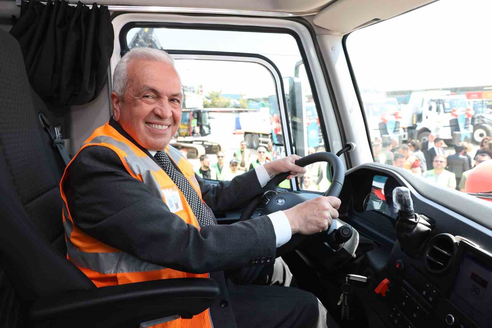 Nilüfer Belediyesi’nin yeni araçları yollarda
