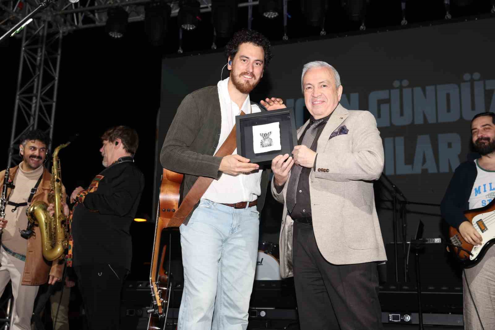 Nilüfer Genç Caz Evrencan Gündüz ile final yaptı
