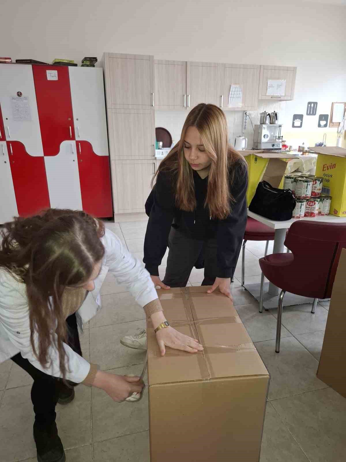 Nilüfer Hatun MTAL öğrencileri harçlıklarını iyiliğe dönüştürdü
