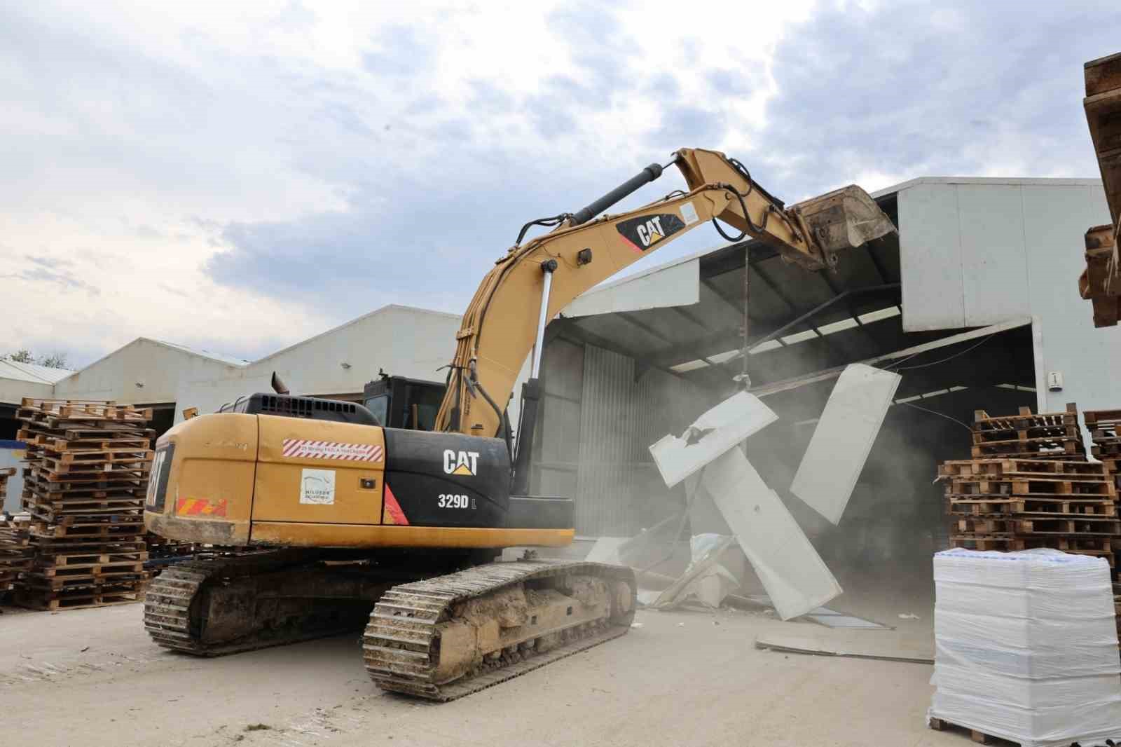 Nilüfer’de 2 günde 4 yıkım
