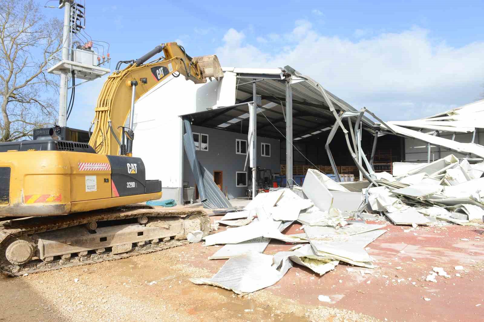 Nilüfer’de 3 noktada yıkım
