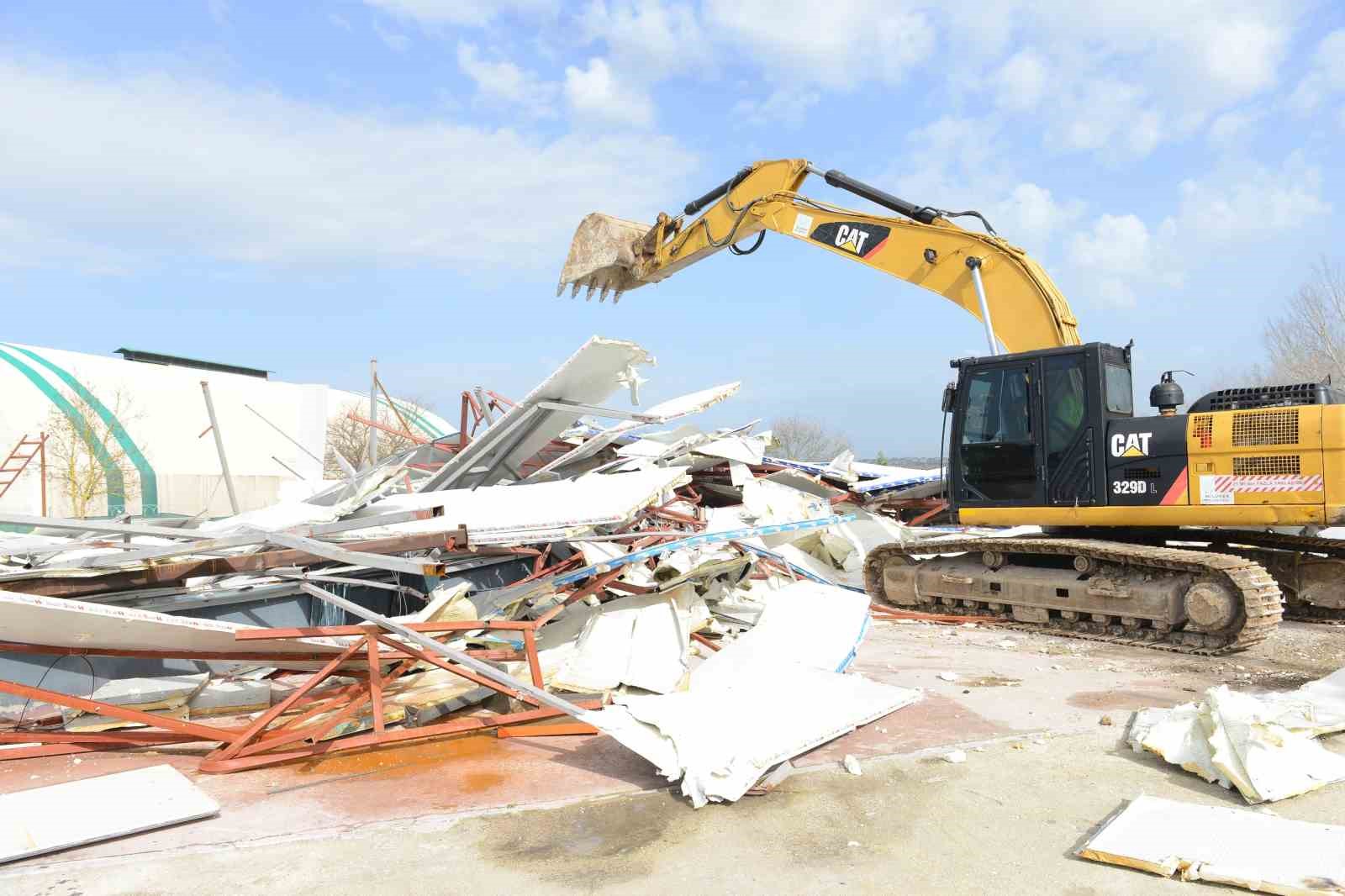 Nilüfer’de 3 noktada yıkım
