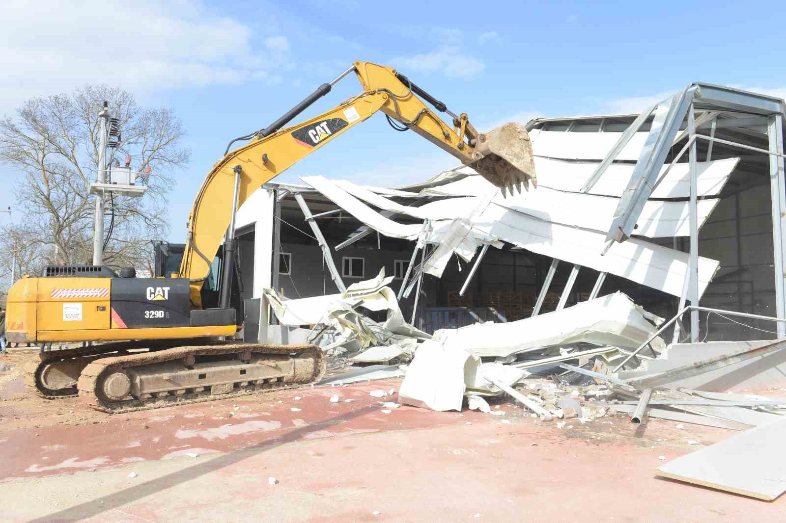 Nilüfer’de 3 noktada yıkım
