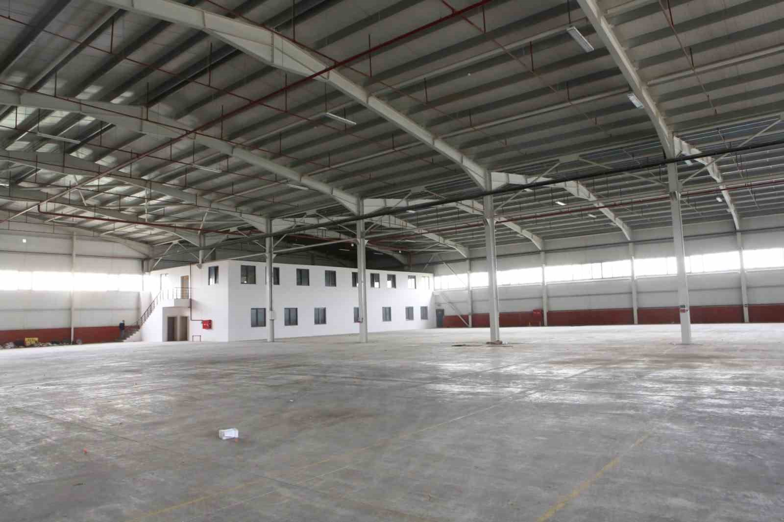 Nilüfer’de 4 bin metrekarelik kaçak depo yıkıldı
