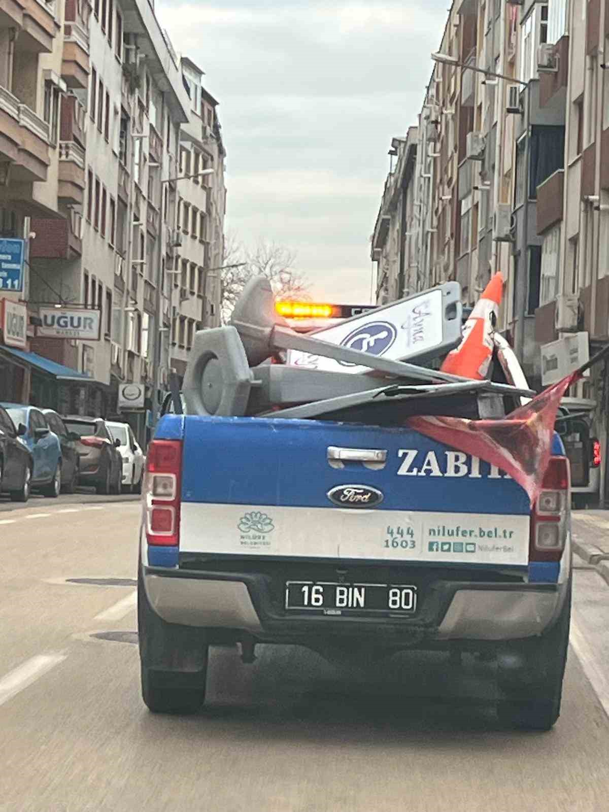 Nilüfer’de kaldırımlar işgallerden arındırılıyor
