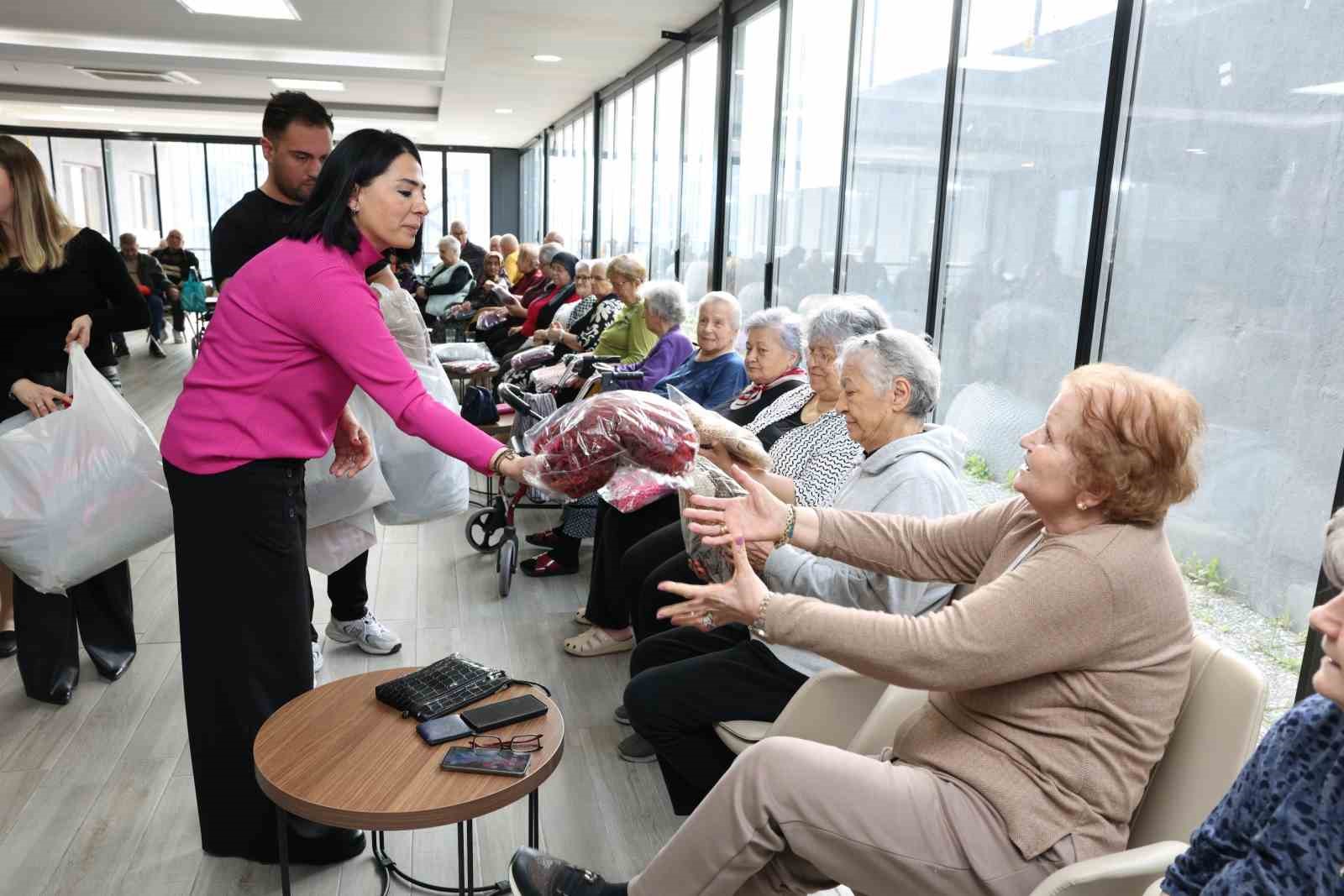 Nilüferli kadınlardan huzurevi sakinlerine gönül köprüsü
