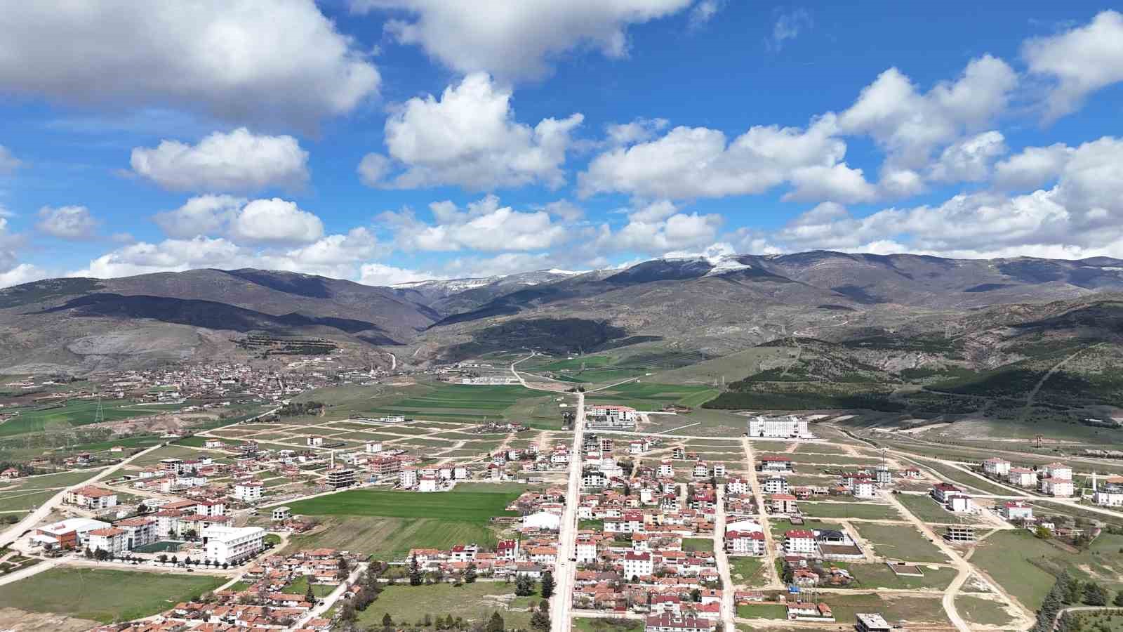 Nisan sürprizi: Amasya’nın zirveleri beyaza büründü
