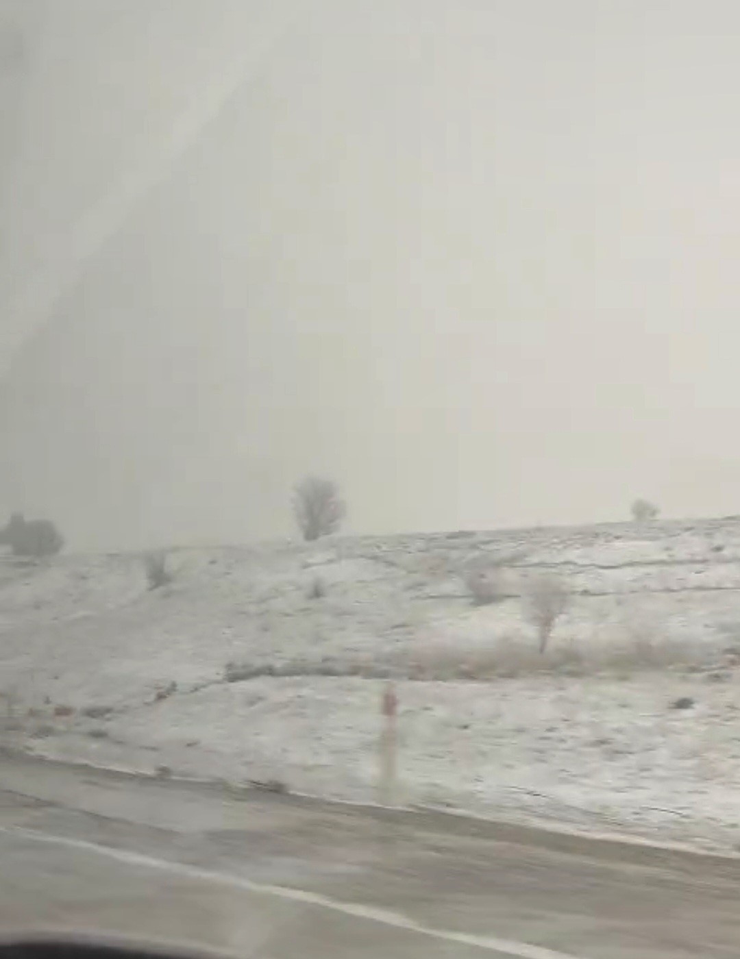 Nisan’da kar sürprizi, Kütahya-Altıntaş arası beyaza büründü
