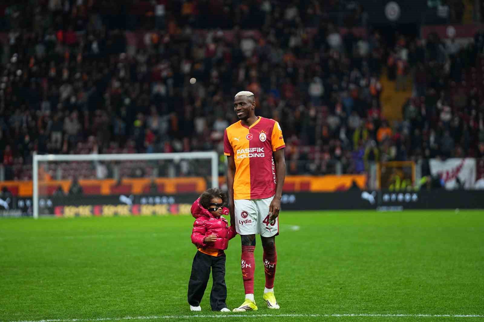 Noa Lang, Mauro Icardi ve Victor Osimhen’den üçlü
