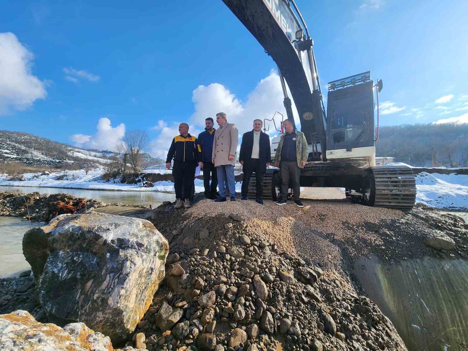Nuhlar Köyü’nde geçici köprü çalışmaları yerinde incelendi
