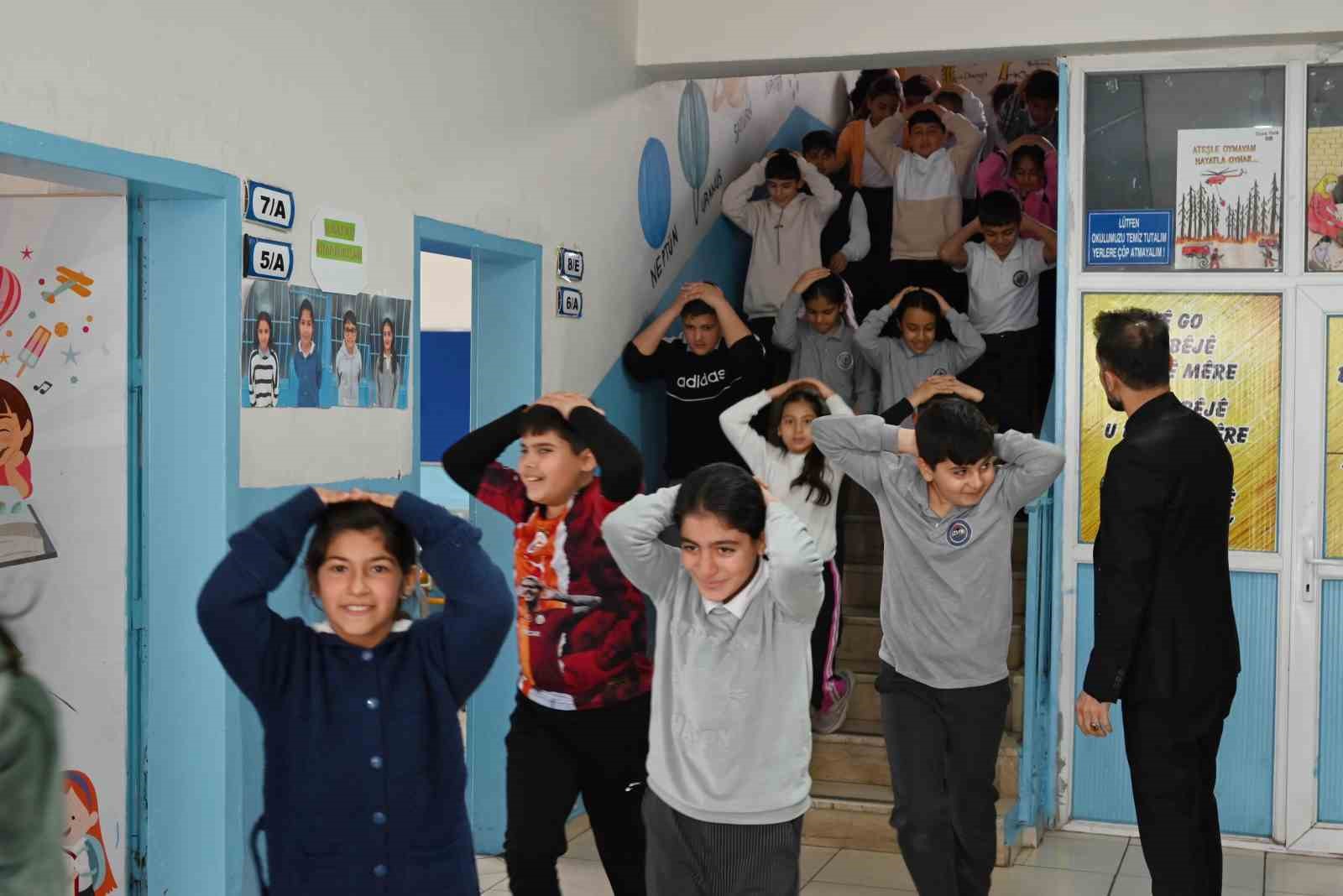 Nusaybin’de deprem tatbikatı gerçekleştirildi
