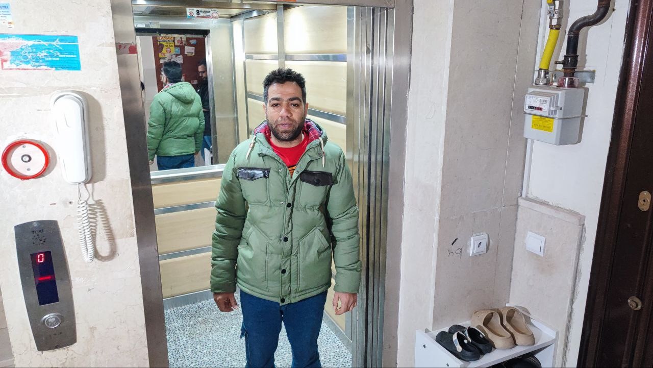 O anlar kamerada: Kasklı şüpheli damdaki kuşları çaldı
O anlar kamerada: Kasklı şüpheli damdaki kuşları çaldı