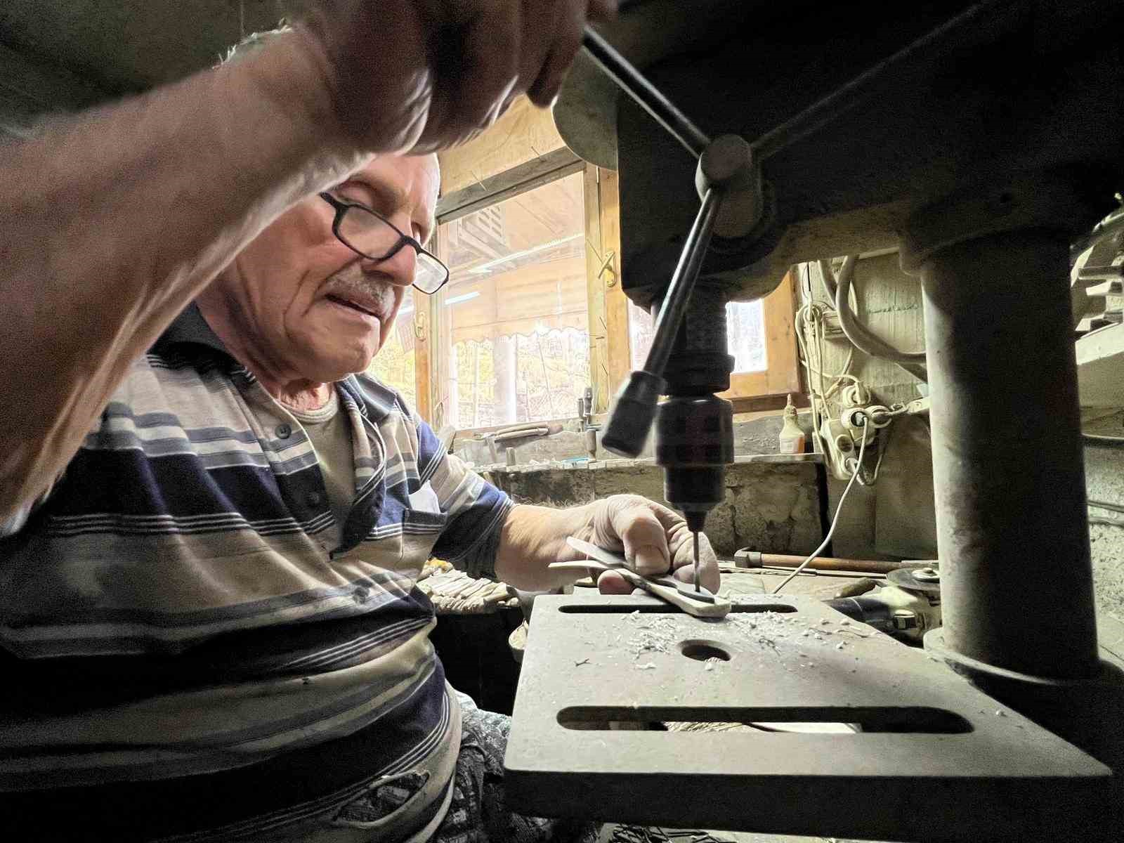 O Sürmene kamasının son ustalarından
O Sürmene kamasının son ustalarından