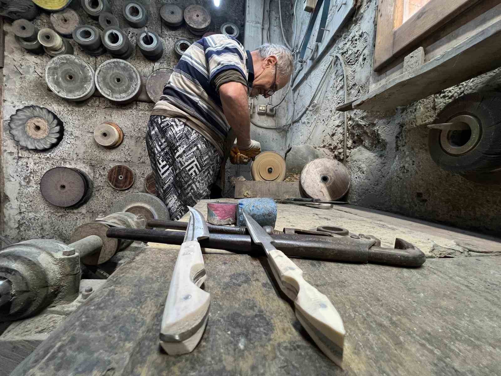 O Sürmene kamasının son ustalarından
O Sürmene kamasının son ustalarından