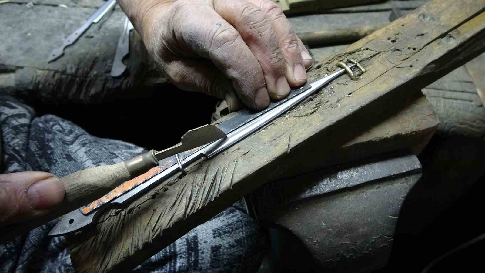 O Sürmene kamasının son ustalarından
O Sürmene kamasının son ustalarından