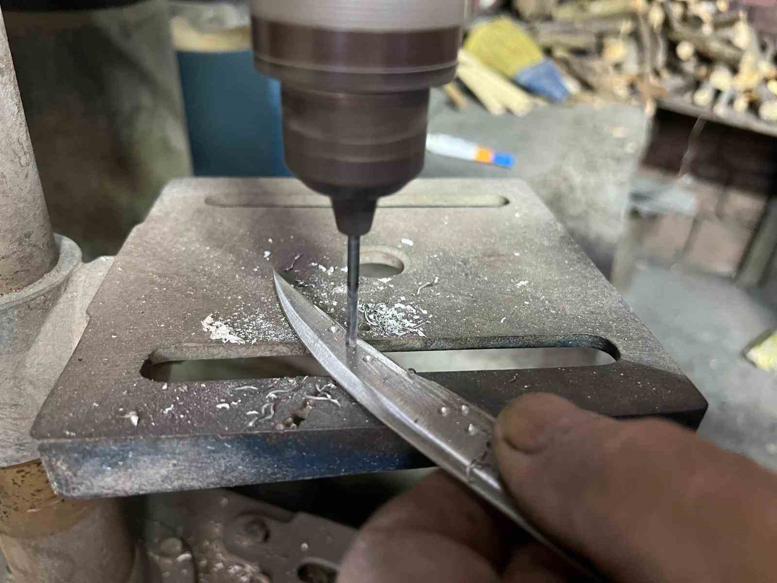 O Sürmene kamasının son ustalarından
O Sürmene kamasının son ustalarından