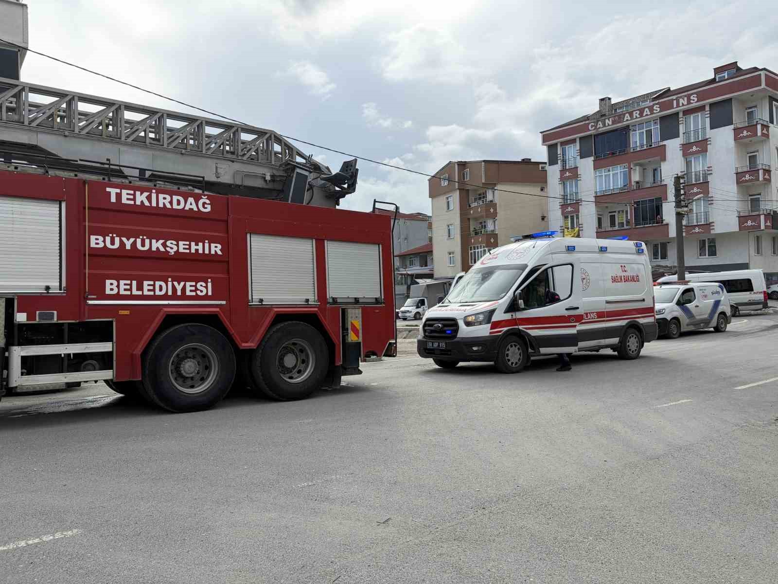 Ocakta unutlan yemek yangına sebep oldu

