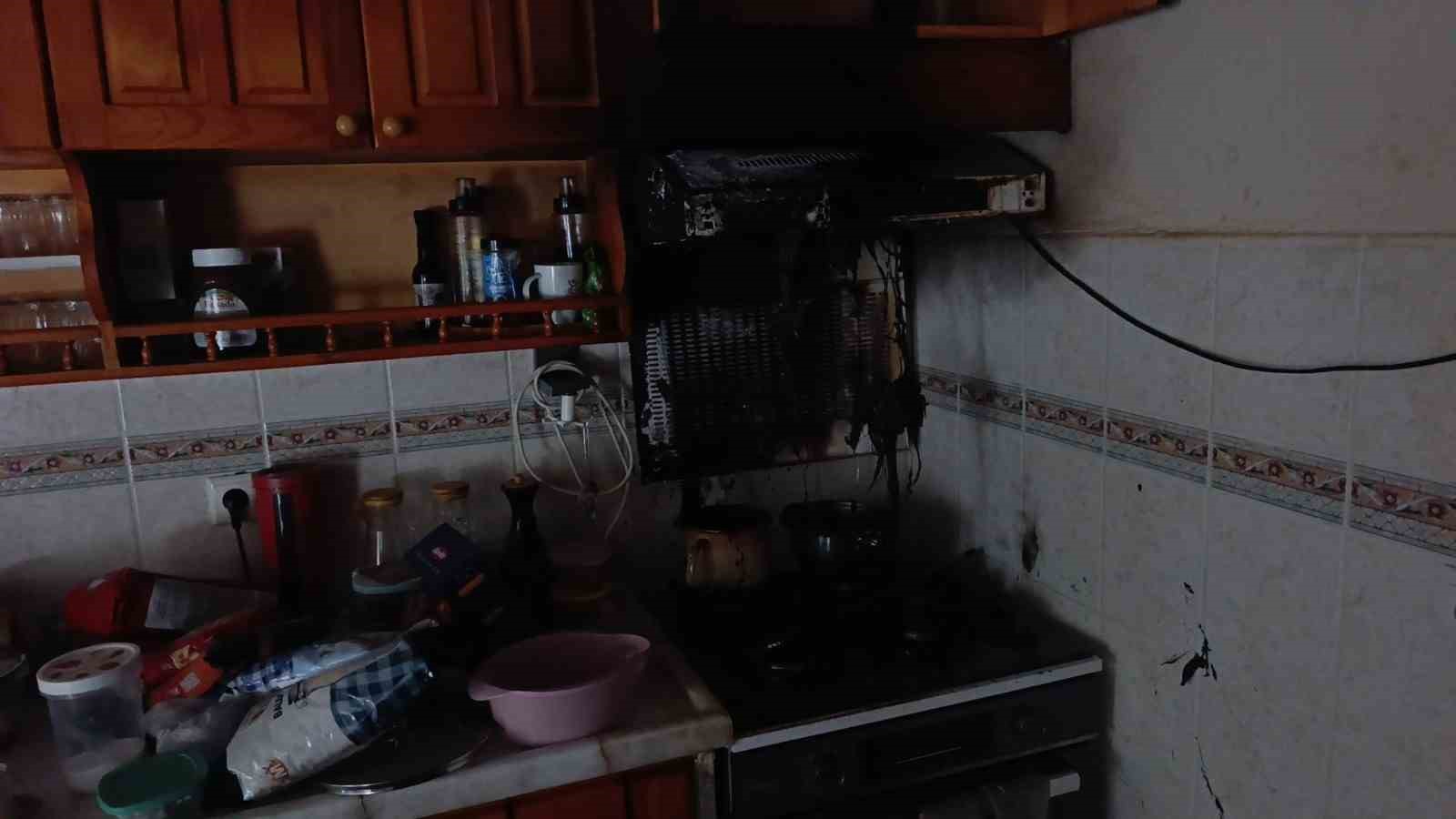 Ocakta unutulan fritöz itfaiyeyi alarma geçirdi
