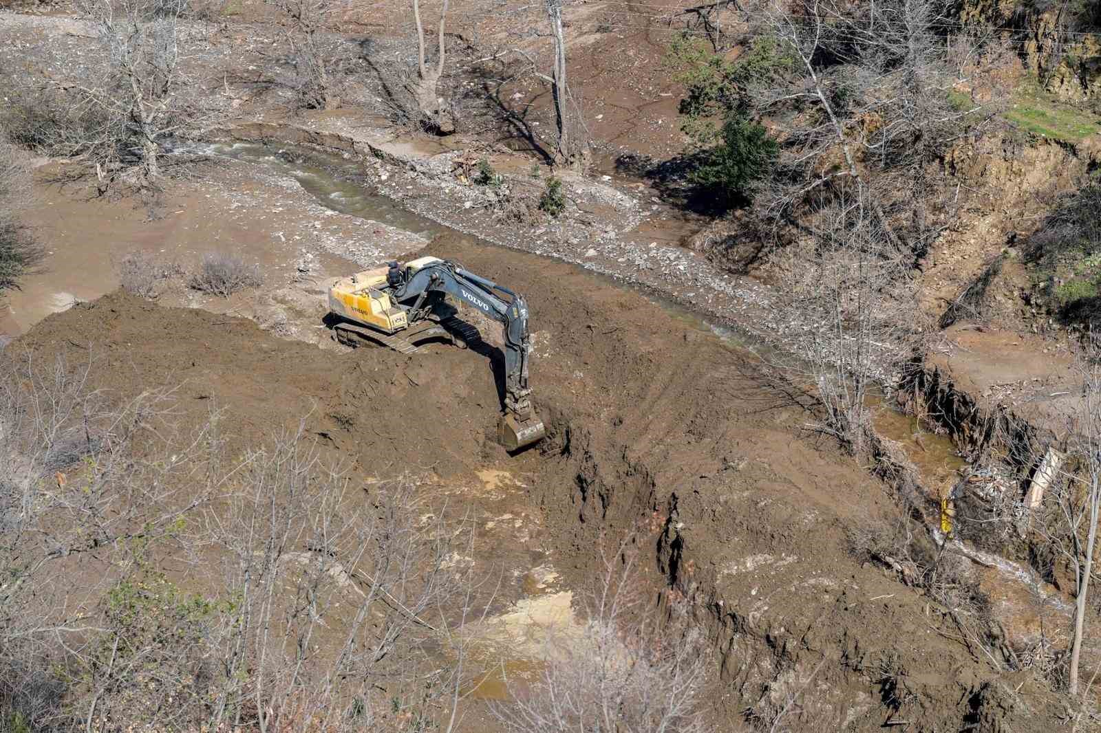 Ödemiş’te çöken yolda çalışmalar başladı
