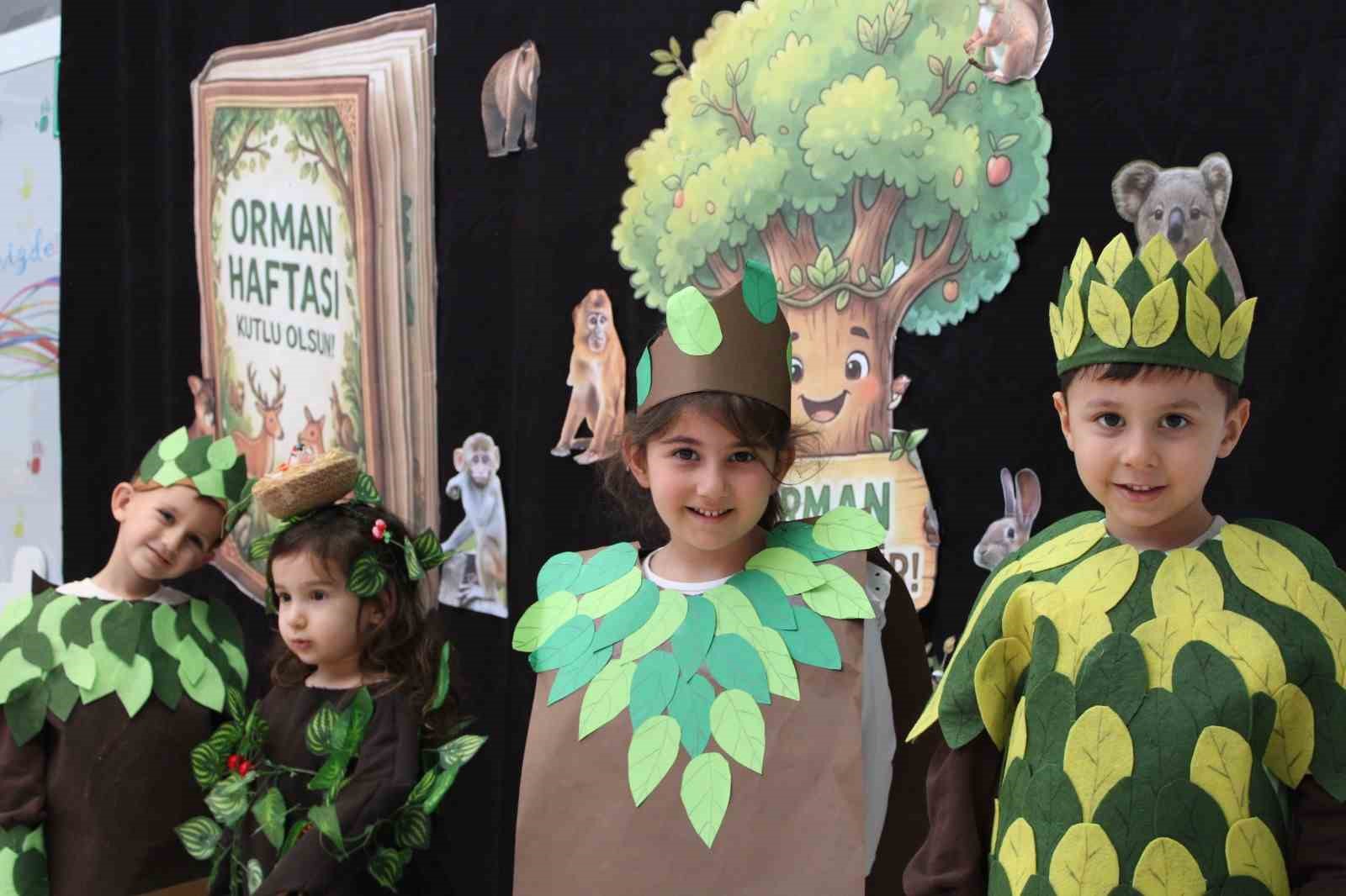 Ödemiş’te minik öğrencilere kitap kurdu madalyası
