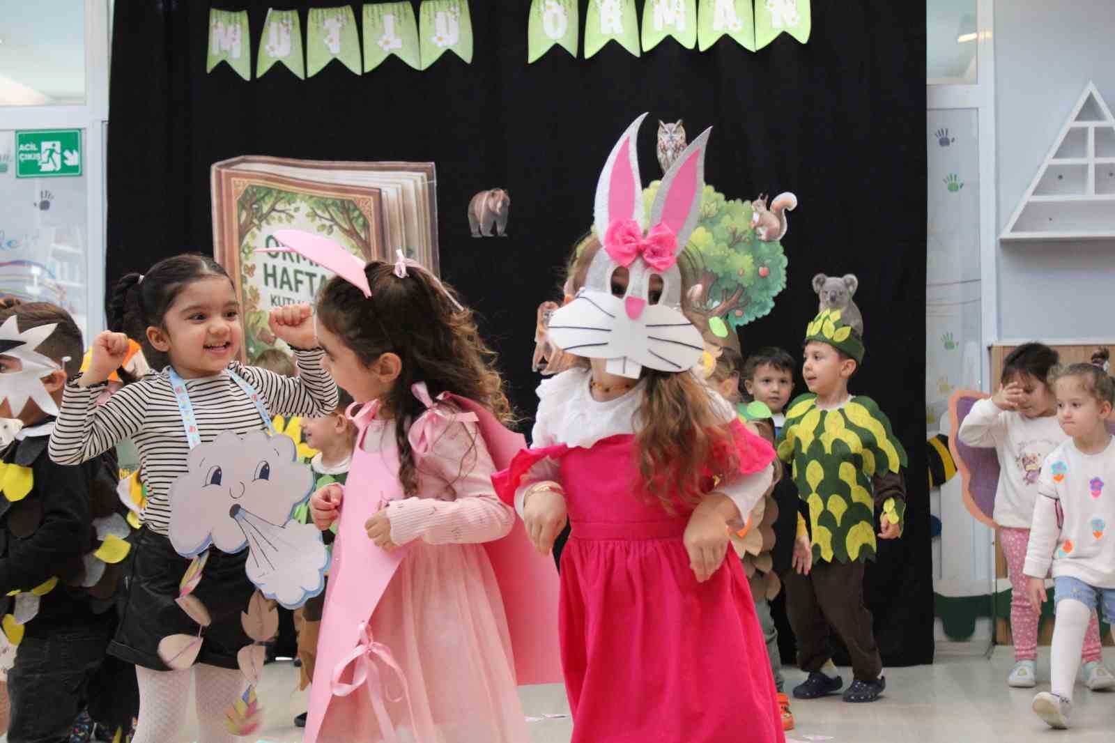 Ödemiş’te minik öğrencilere kitap kurdu madalyası
