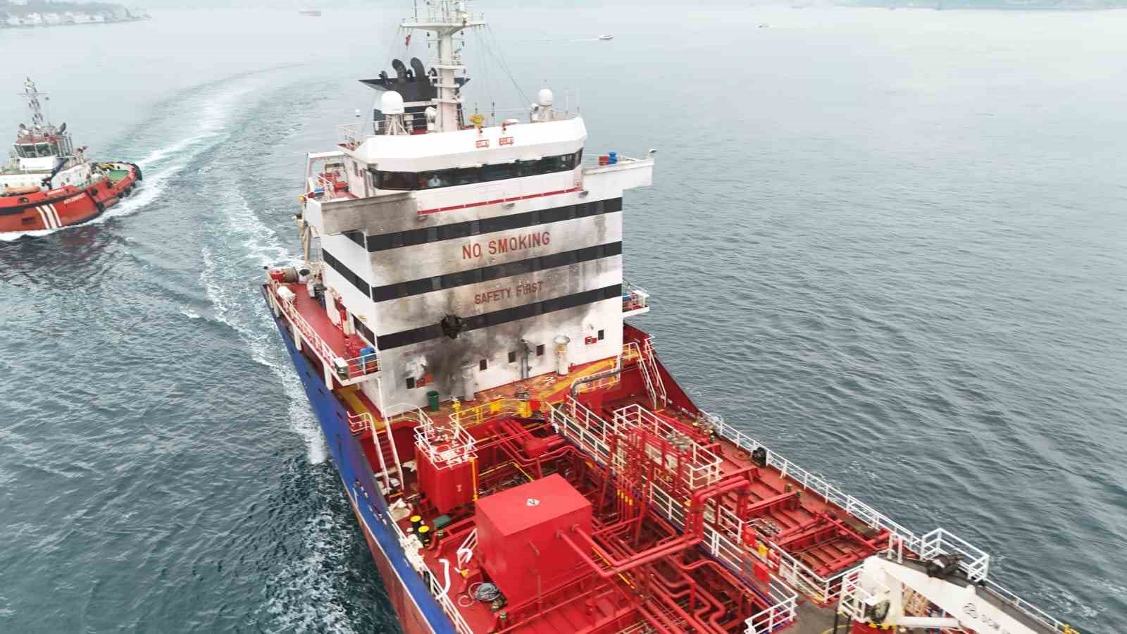 Odessa’da Ruslar tarafından vurulan Türk gemisi İstanbul Boğazı’nda
