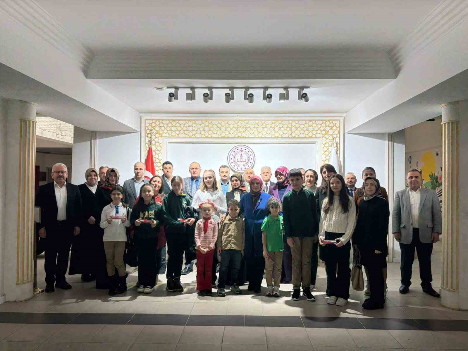 Ödüllerini aldılar
