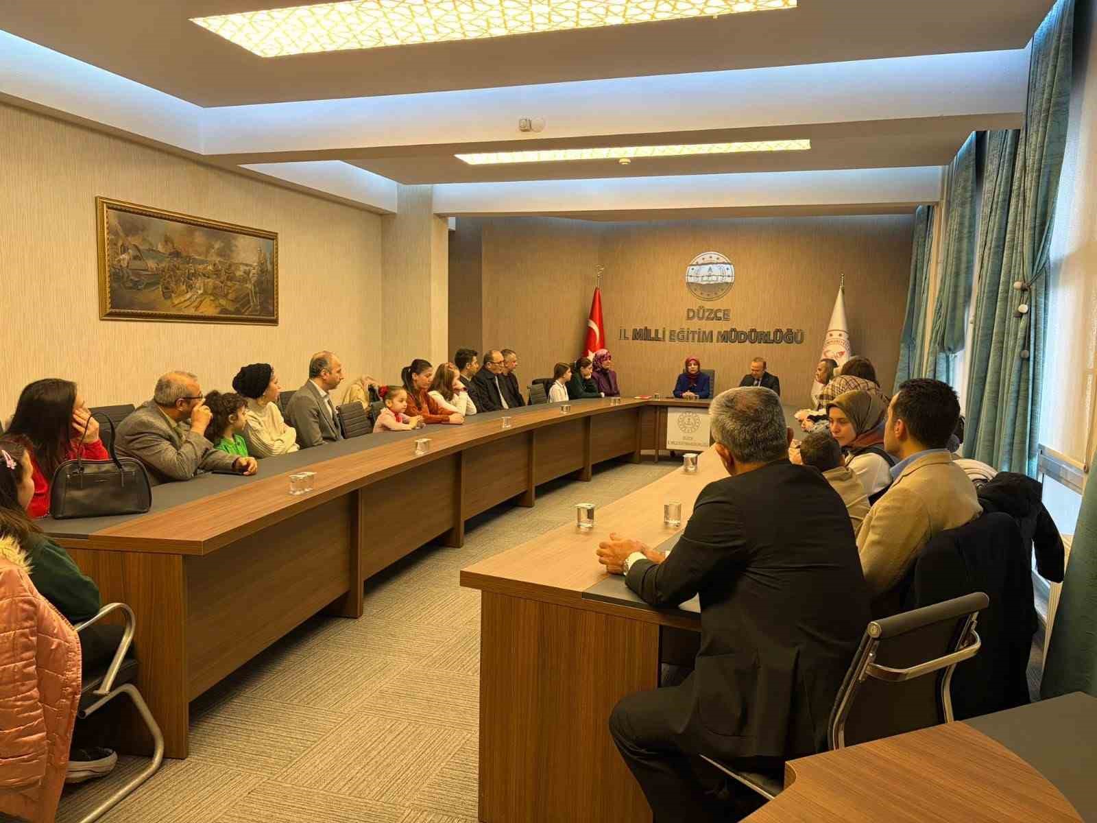 Ödüllerini aldılar
